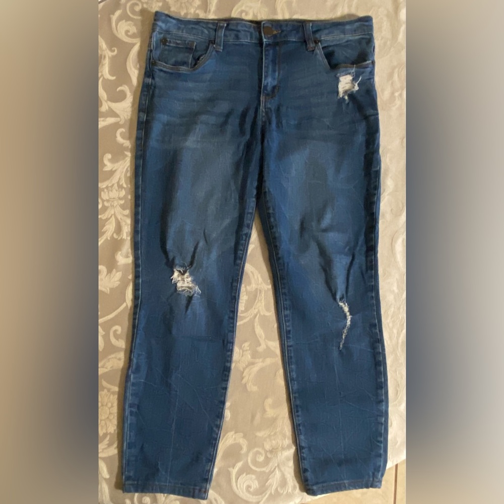 Size 31 (12) distressed skinny ankle jeans